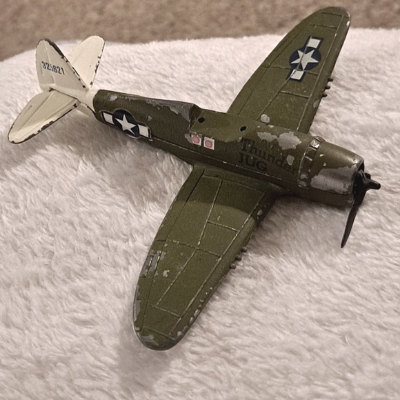 🪖 Vintage P-47D Diecast Road Champs Thunder Jug Metal Military Aircraft - Picture 4 of 11